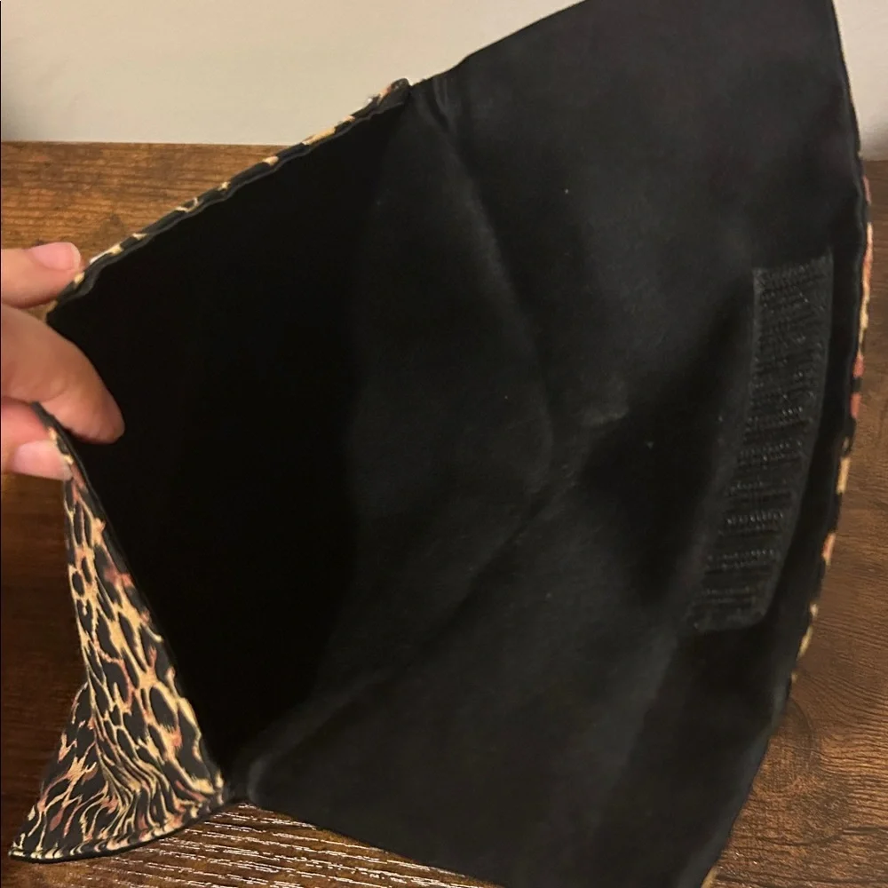 Leopard Print Travel Clutch* - Picture 4 of 7